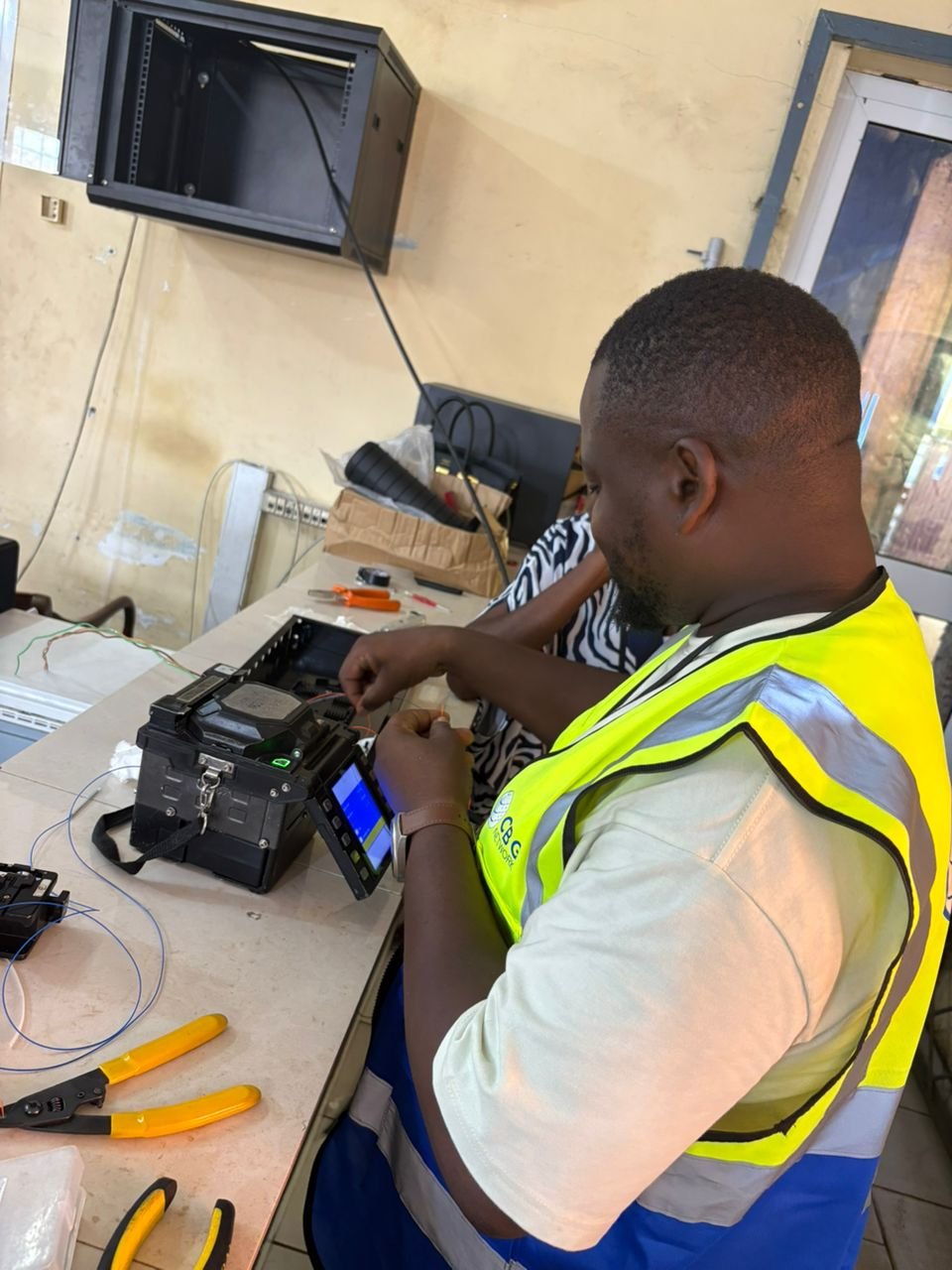 INSTALLATION ET MAINTENANCEE RESEAU FIBRE OTPTIQUE, GENIE CIVIL